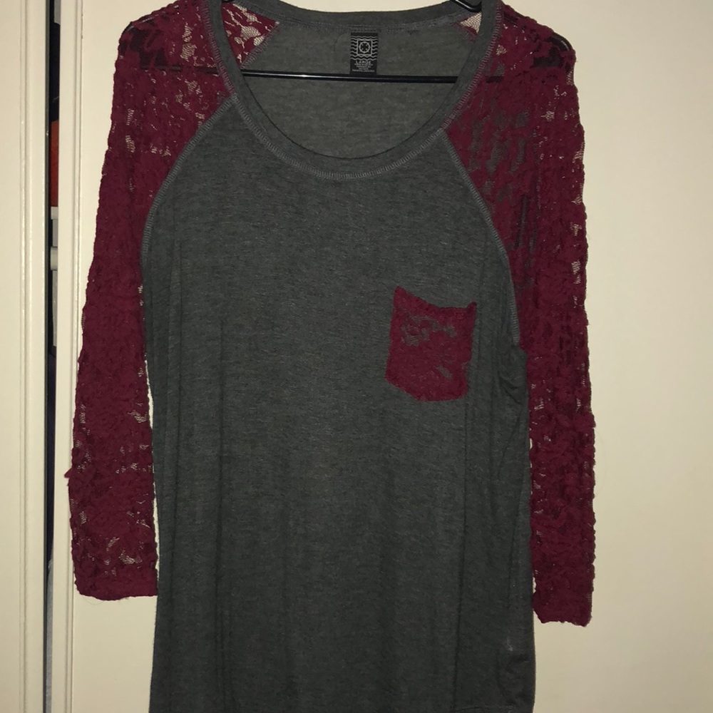Lace sleeved tee